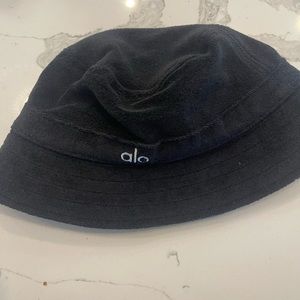 ALO BLACK BUCKET HAT